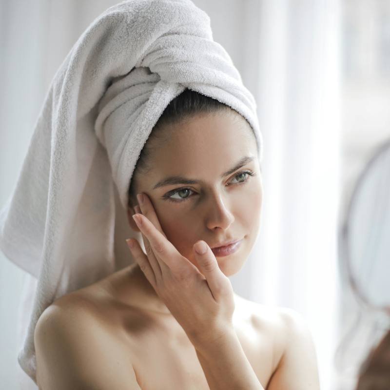 Discussing how polynucleotides work. Woman looking in mirror.