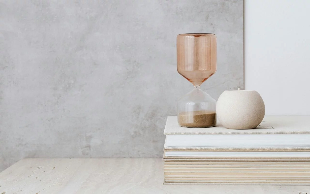 Sandtimer Symbolising Biological Age with GlycanAge in Colchester at Bespoke Medical Aesthetics